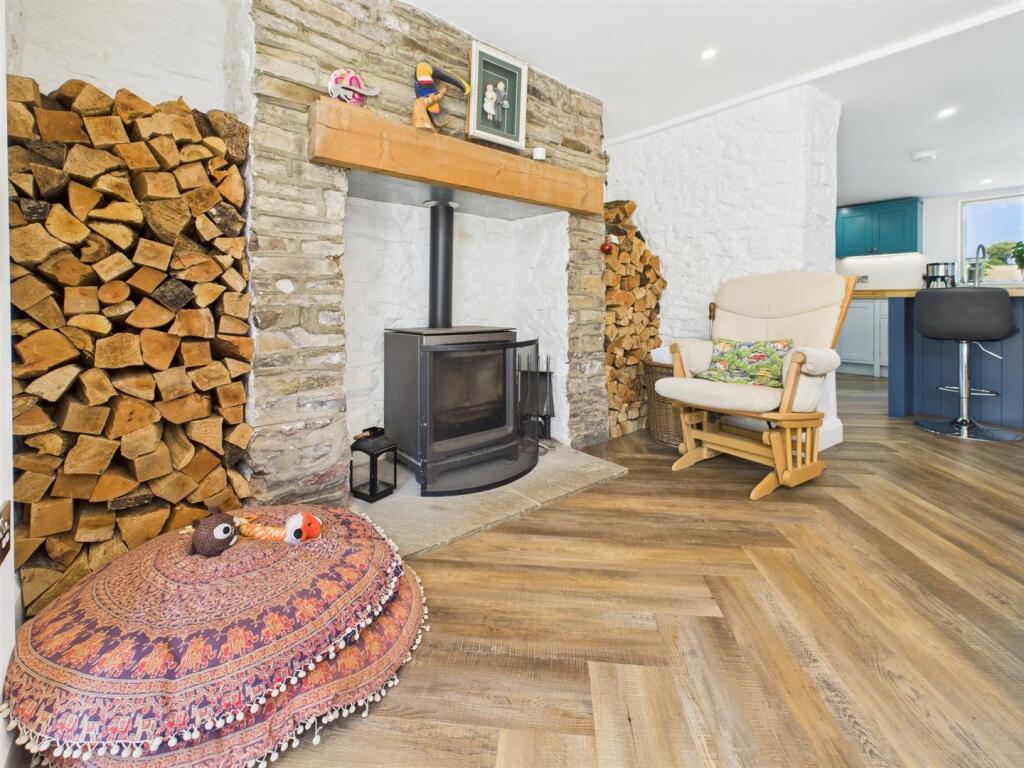 KITCHEN/FAMILY/DINING ROOM