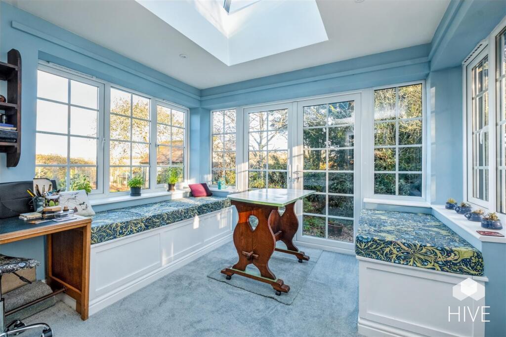 Entrance Snug