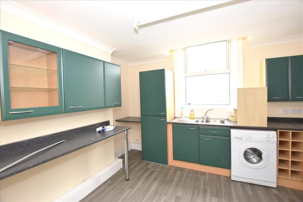 ADDITIONAL KITCHEN PHOTO