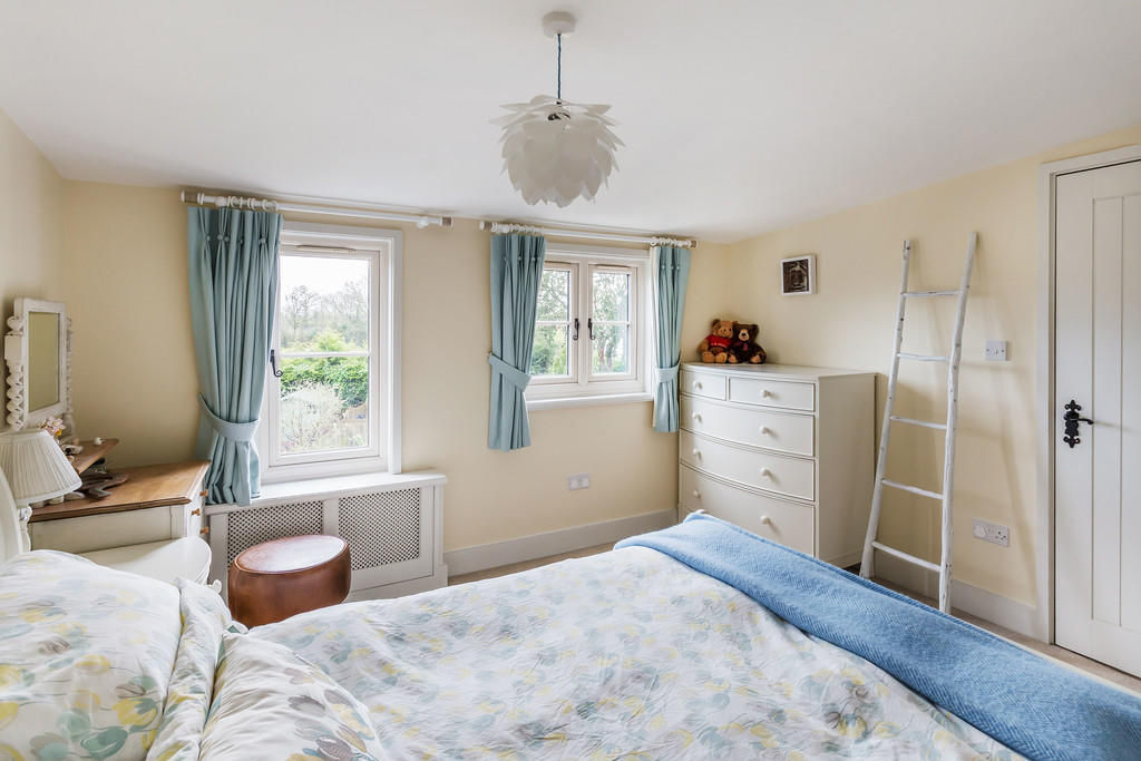 Master Bedroom (2...
