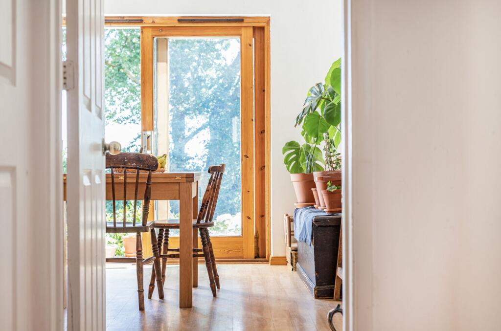 Kitchen/ Dining Room