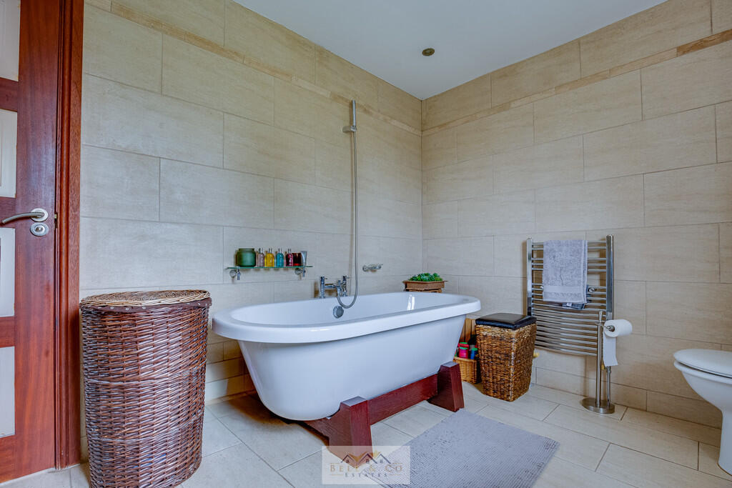 Bathroom 1.3