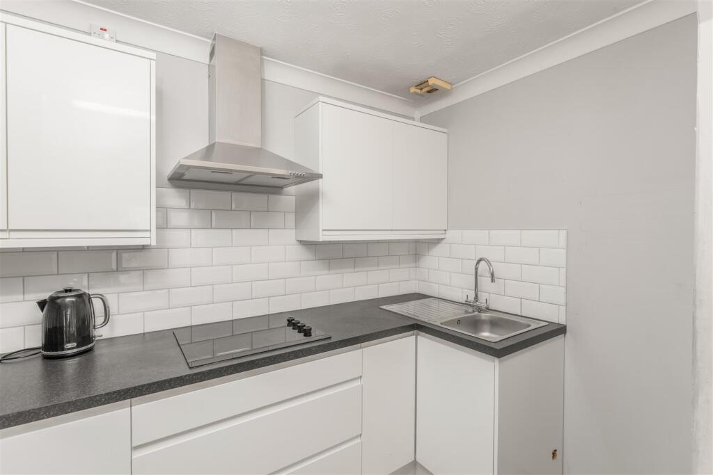 39 Chamberlaine Court, Banbury-9.jpg