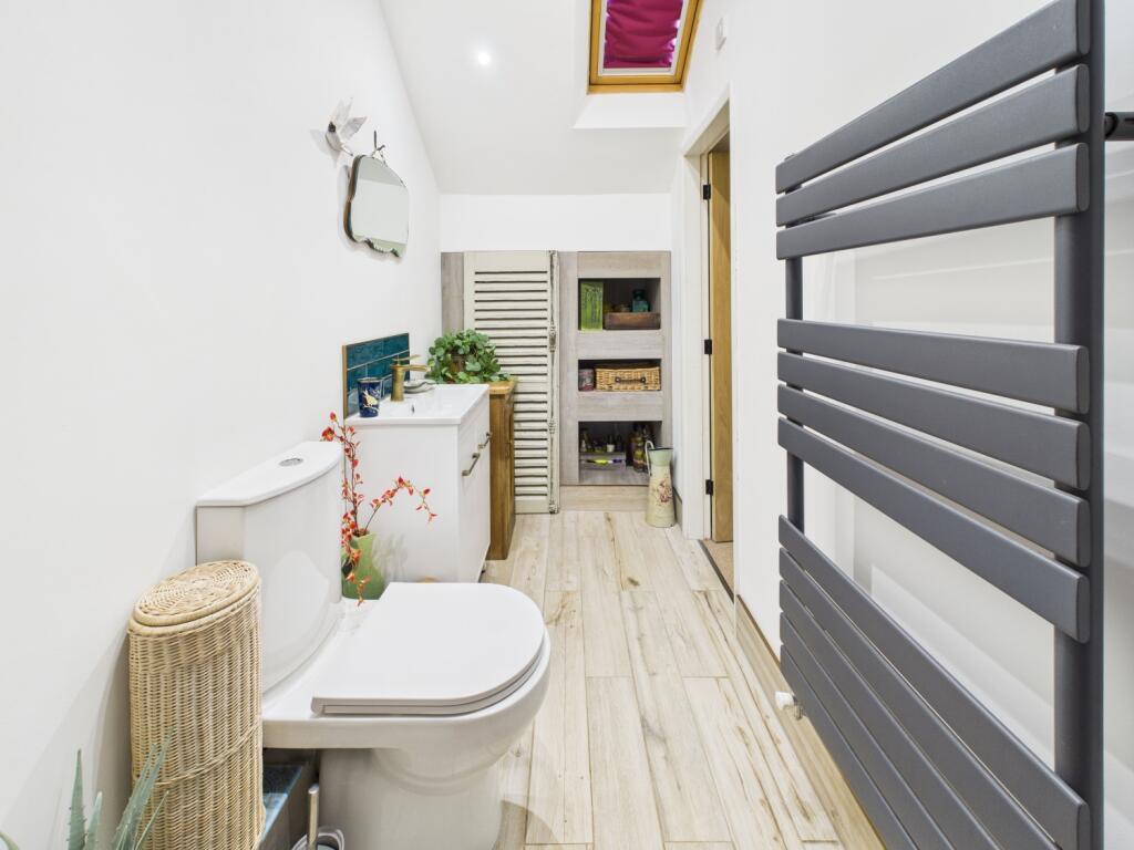 CAM02093G0-PR0053-STILL037