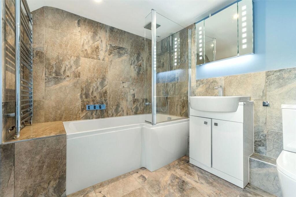 2 Bathrooms