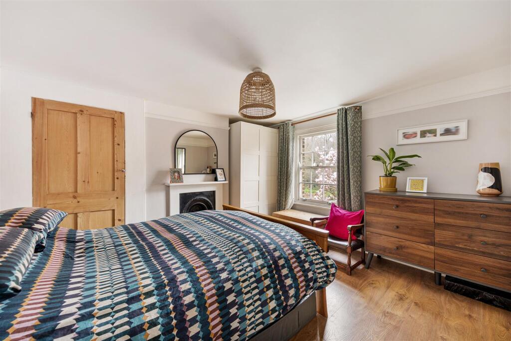 116 Forest Rise, E17