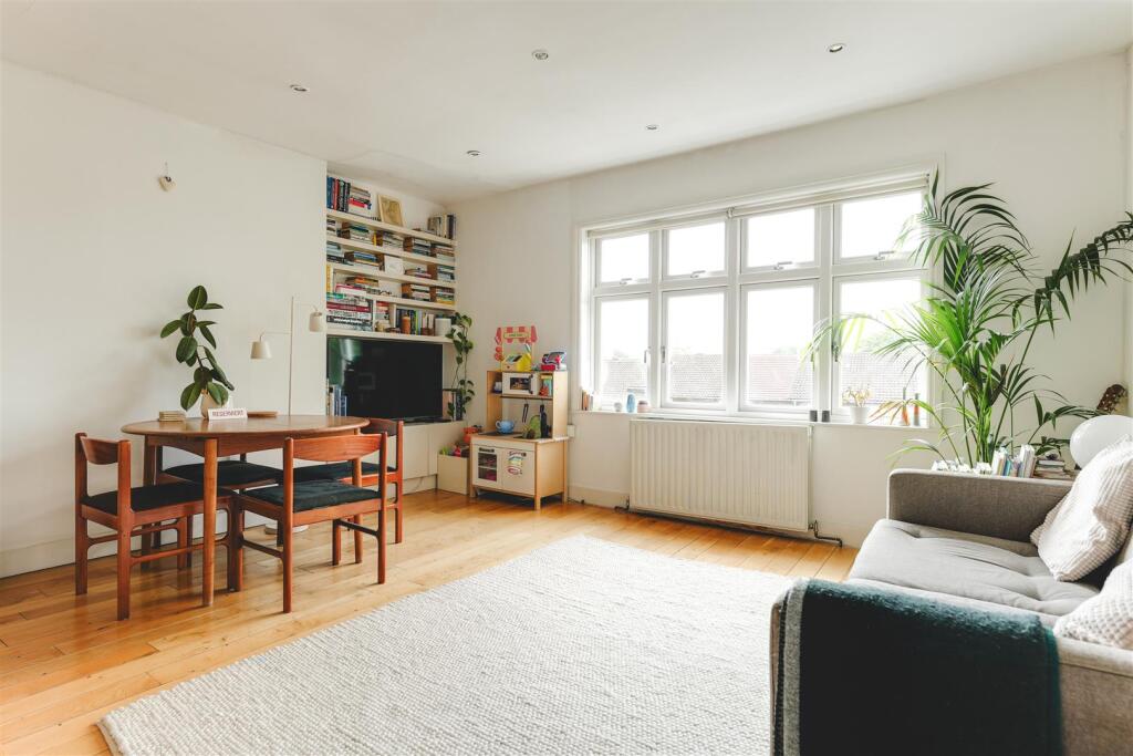 Downs Park Road-7.jpg