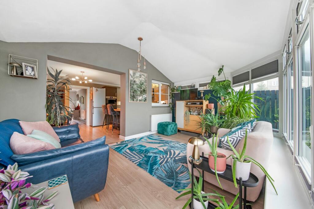 GARDEN ROOM