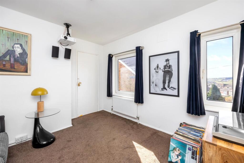 Barnet Way 19 BEDROOM 2.jpeg