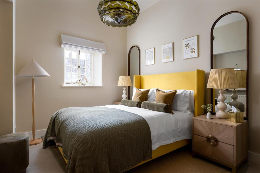 10 - Gislebertus House - GL54 1AA - Full.jpg