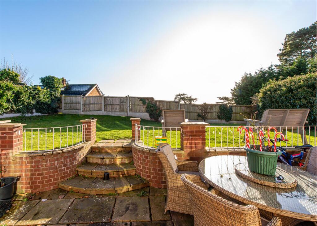 77 Mount Road-gdn1.jpg