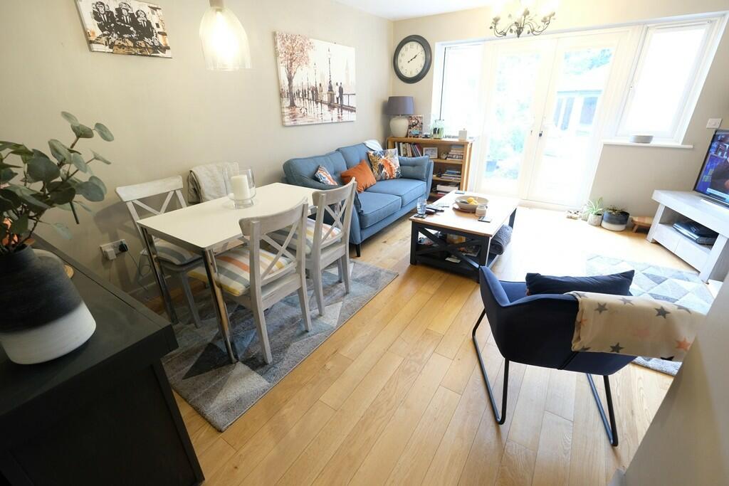 SITTING/DINING ROOM