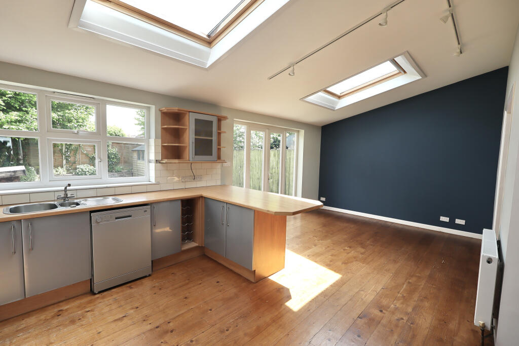 Kitchen / dining room