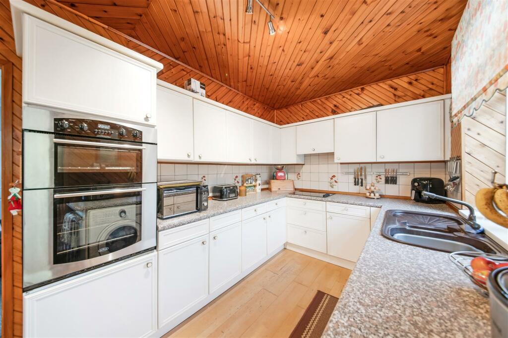 OPEN PLAN DINING/KITCHEN