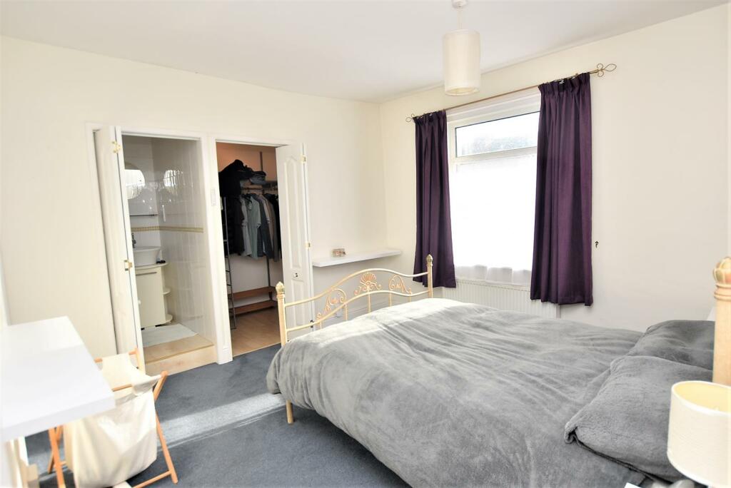 Bedroom 2 (with en-suite)