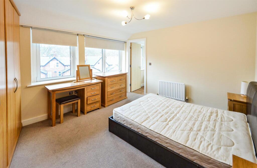 42 Park Wharf Bedroom 1.jpg