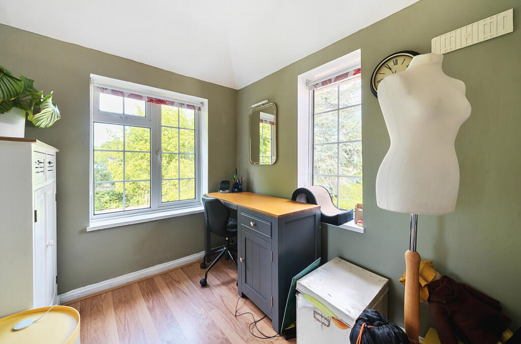 1304471-27-684011...