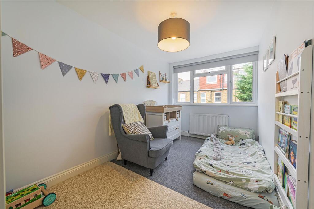 43 Penwith Rd Bed 1.jpg