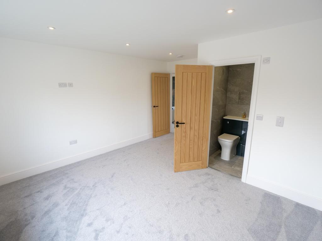 Master Bedroom Dual Aspect