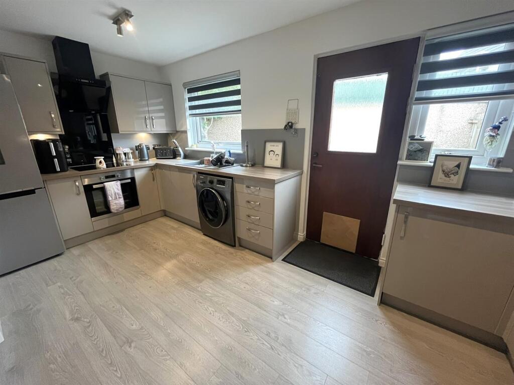 KITCHEN / DINER