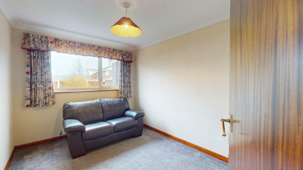 DAY LOUNGE/BEDROOM 4
