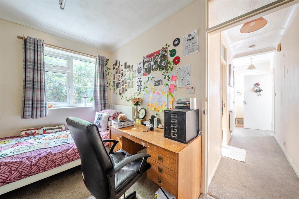 12 Ford Close