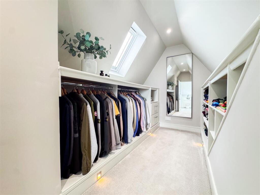 Master Dresser