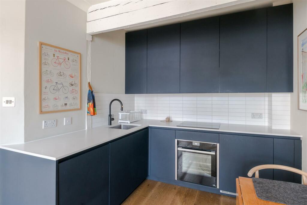 18 Cleveland Street-6.jpg