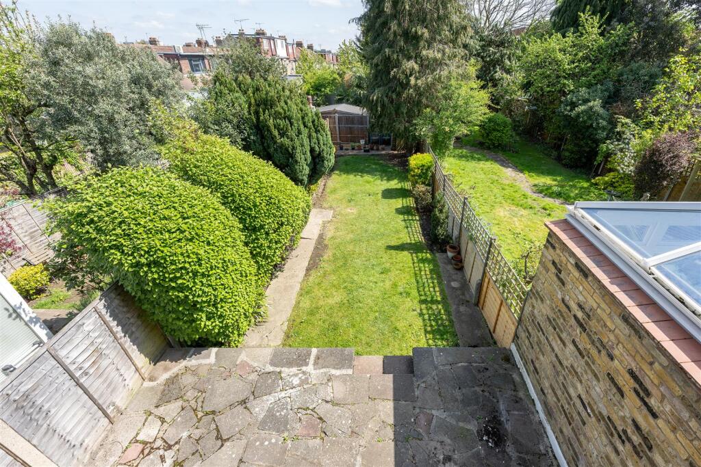 Wynndale Road, E18