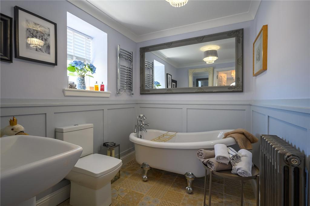 En-Suite Bathroom