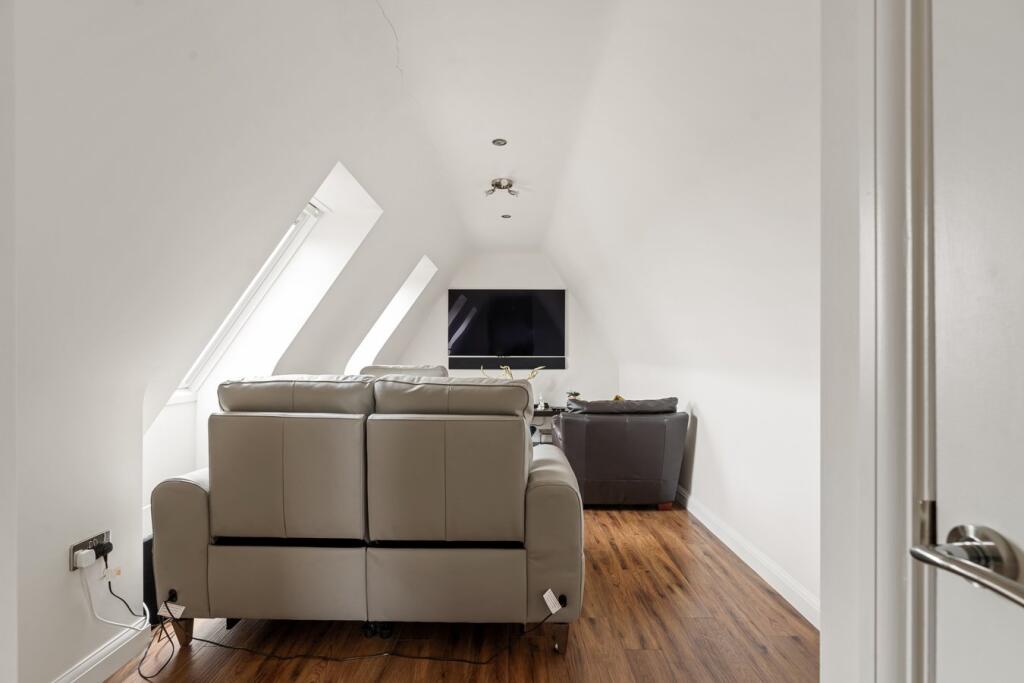 Cinema Room / Bed 6