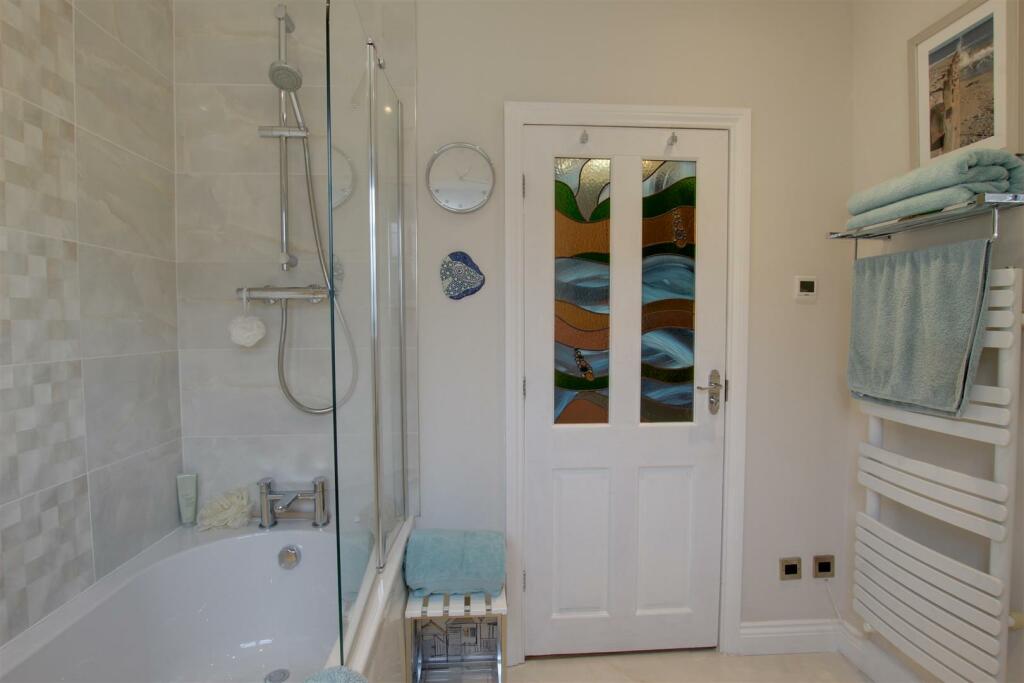 BATHROOM / WC