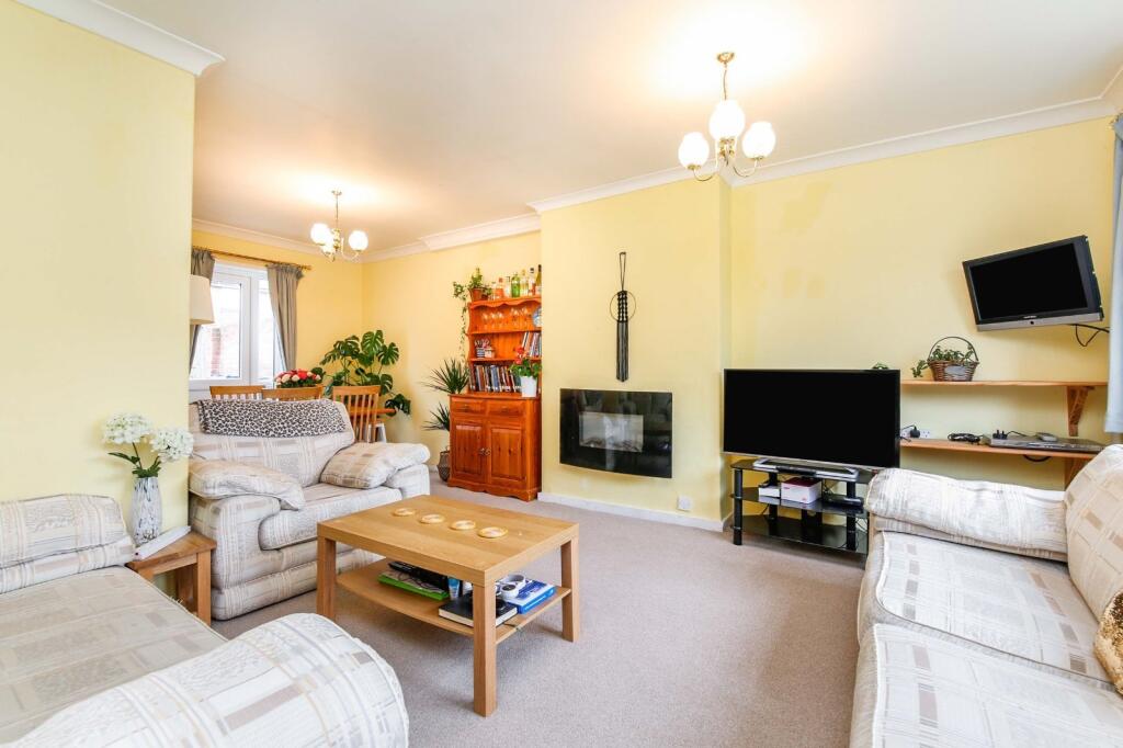 Lounge/Dining Room
