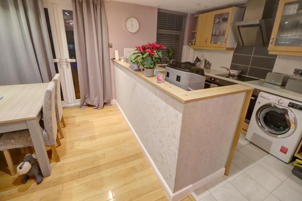 Kitchen Diner Pic2