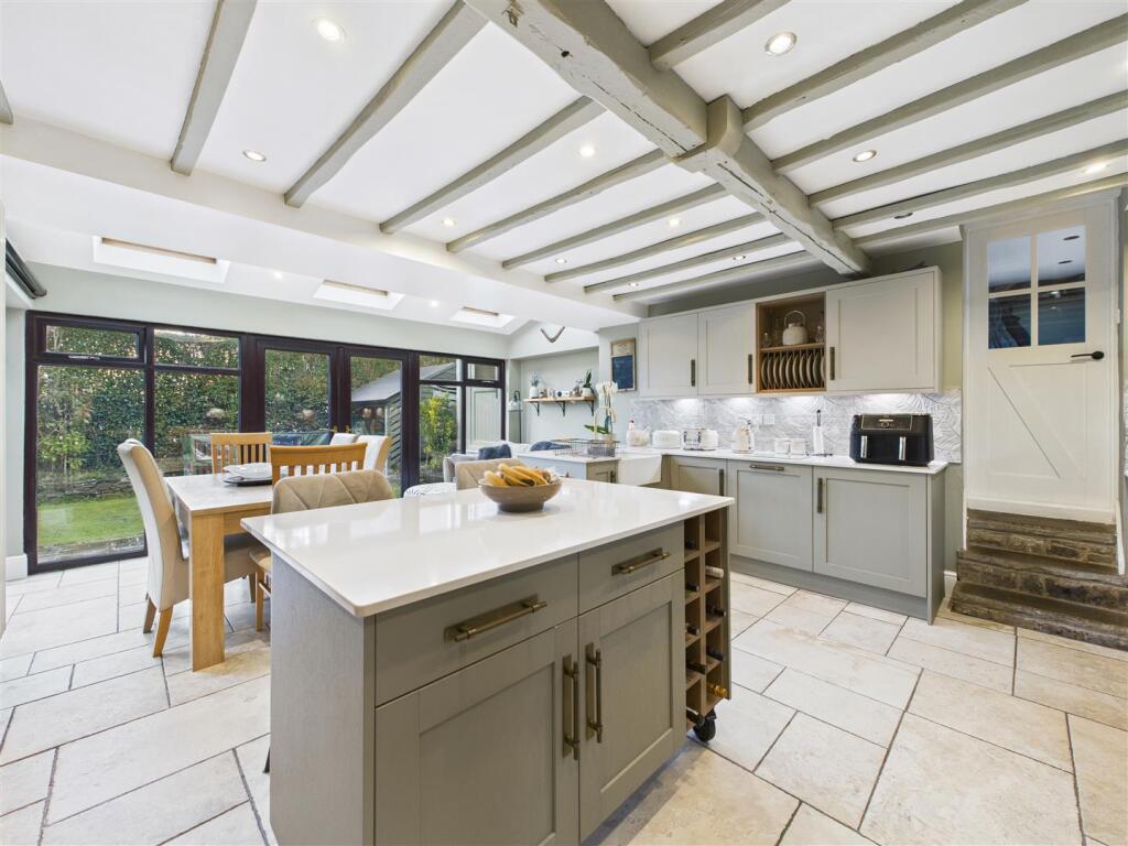 Open plan kitchen/family room