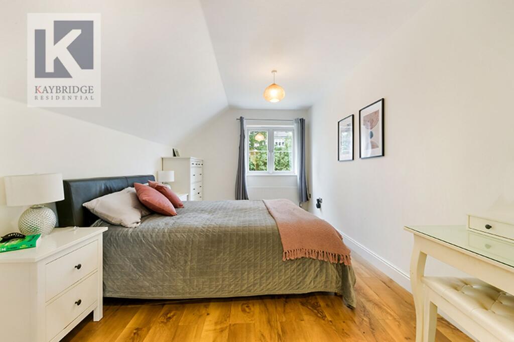 Bankside, Epsom - KT17 3AR