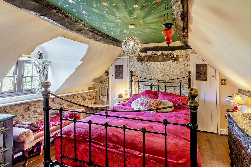 8618200-interior1...