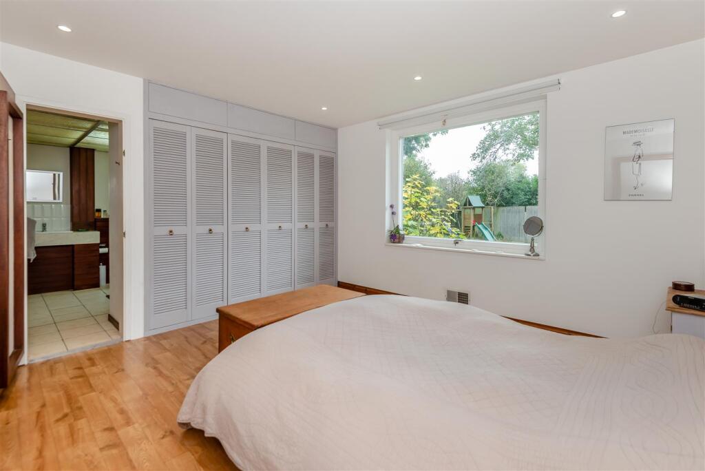 Bedroom 1.jpg