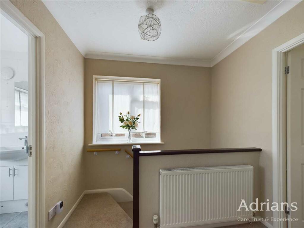 FIRST FLOOR LANDING