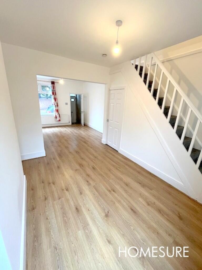 32 BOwles - Livin...