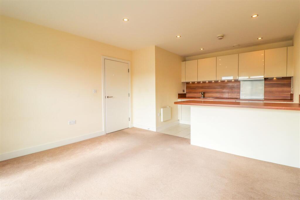 Lounge/Kitchen