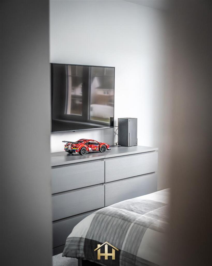 5 NEWALL TERR 080225 EDIT (19 of 54).jpg