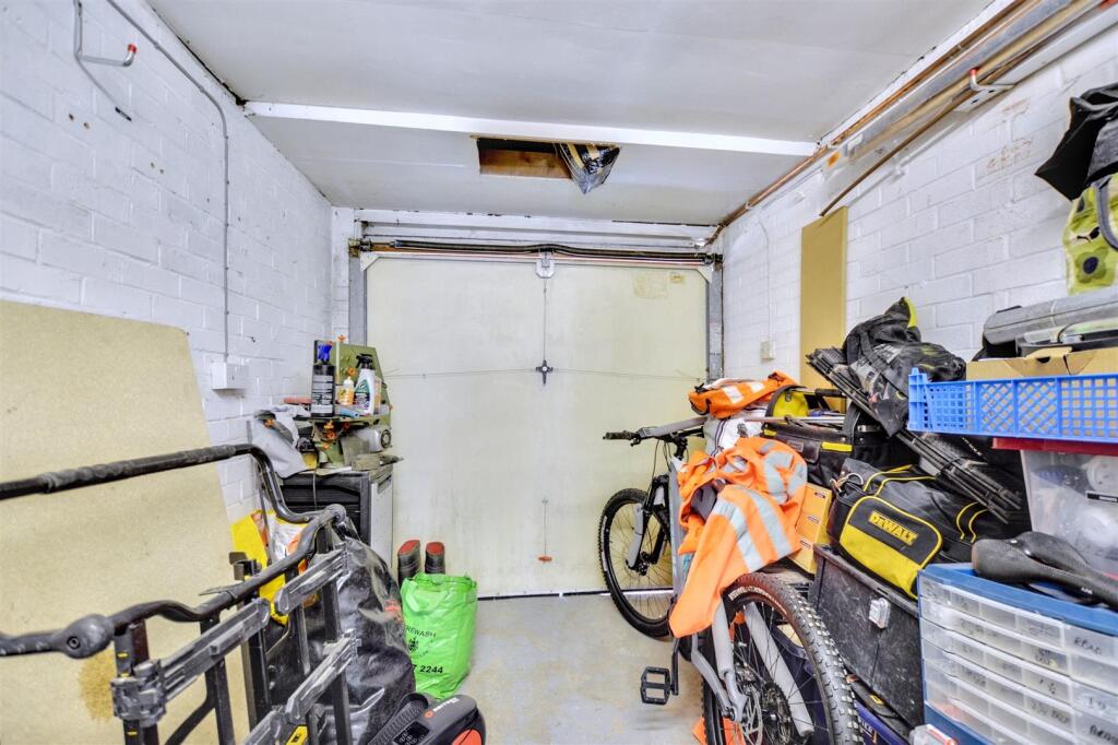 Garage.jpeg