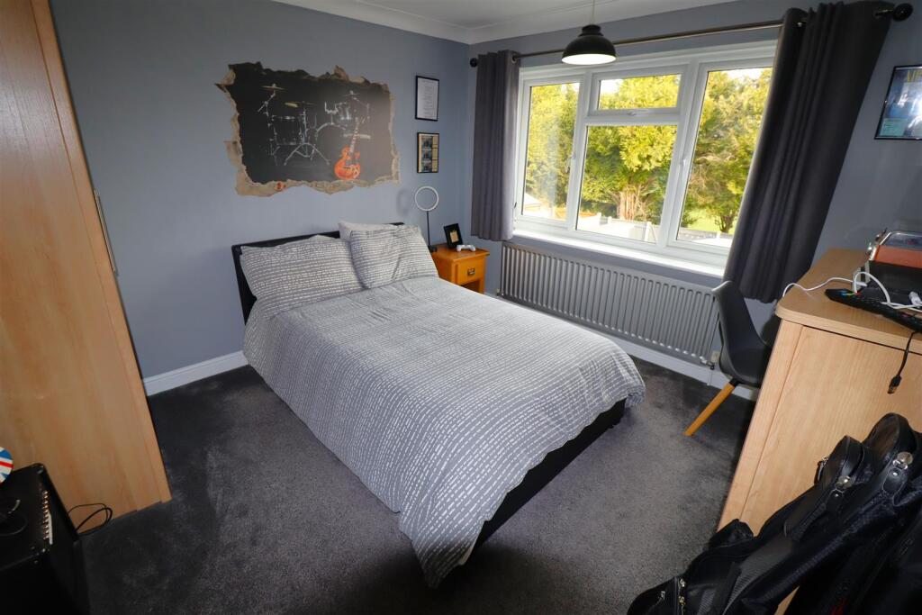Bed3 (6).JPG