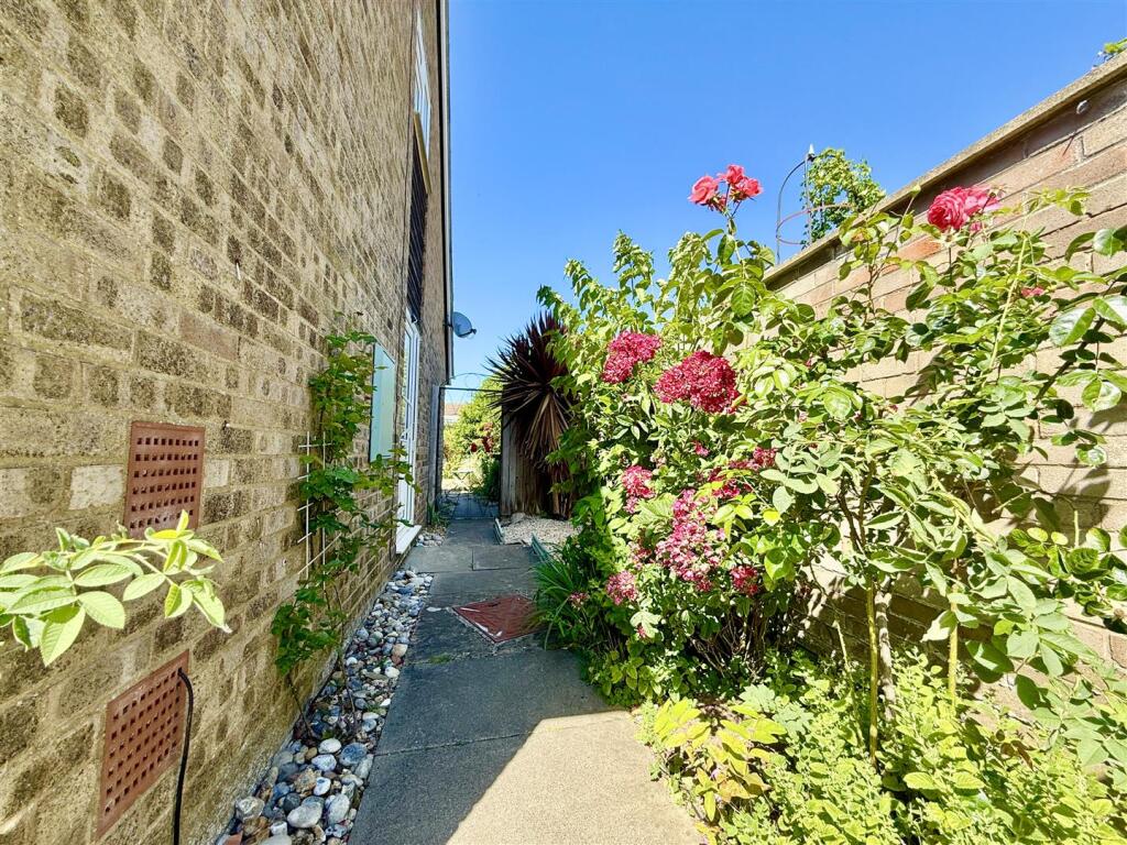 pathway to side