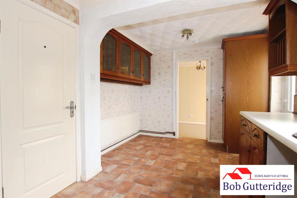 EXTENDED FITTED KITCHEN / BREAKFAST ROOM