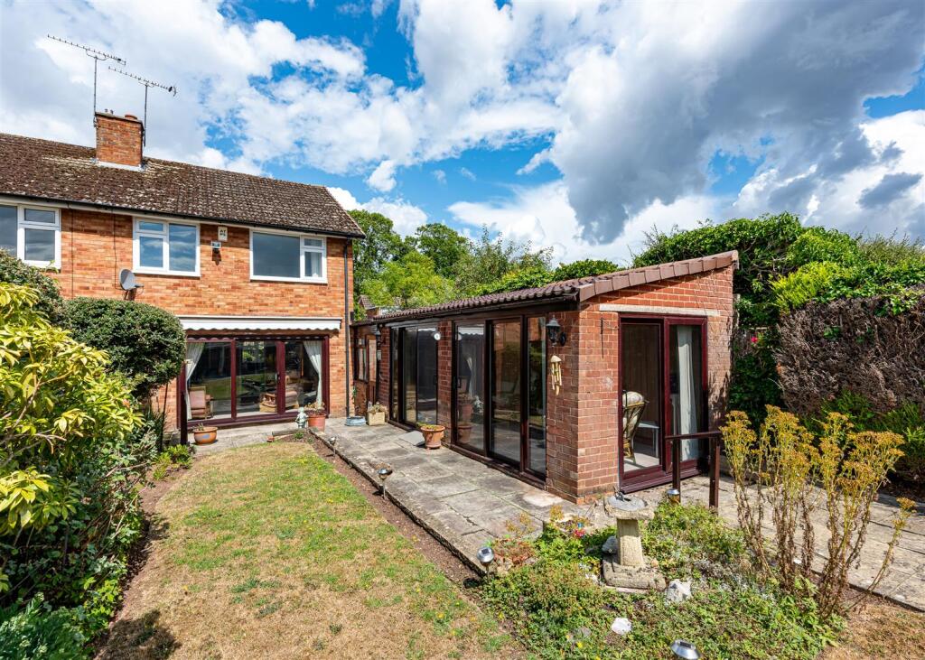 19 Woodland Close-garden3.jpg