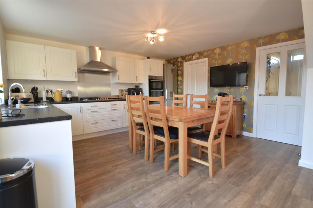kitchen/family room