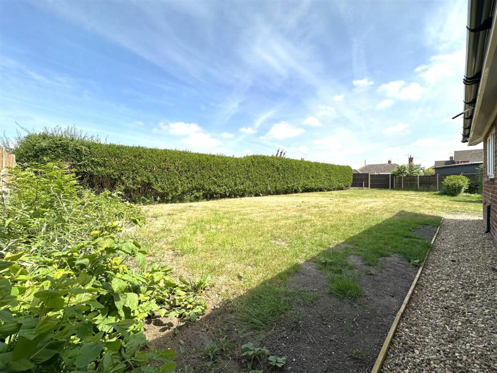 Large Rear Garden 695