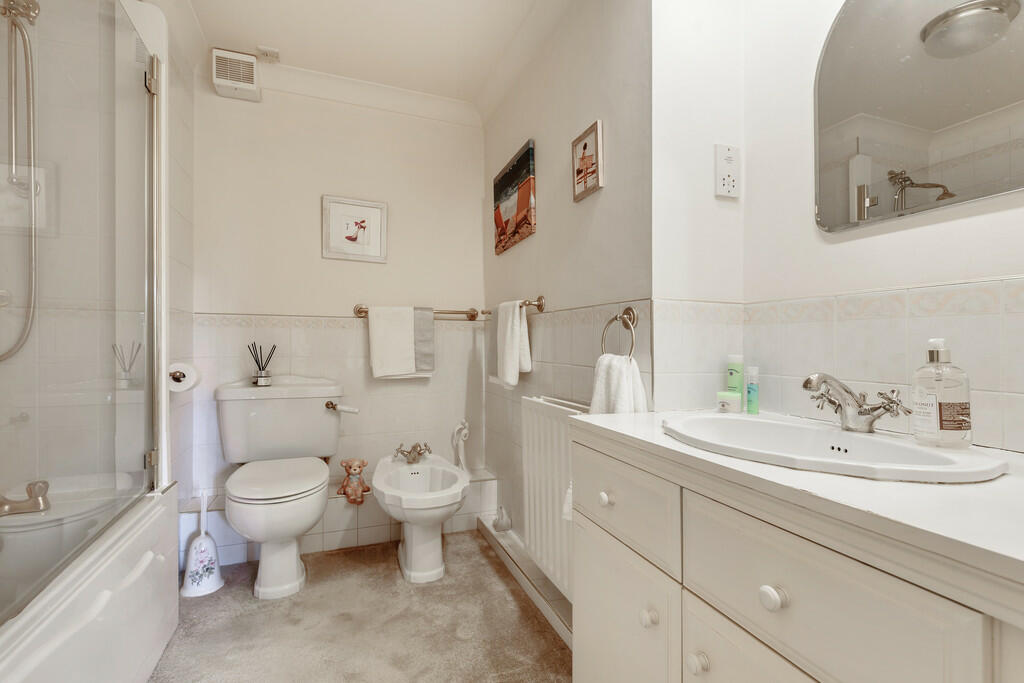 En-suite Bathroom